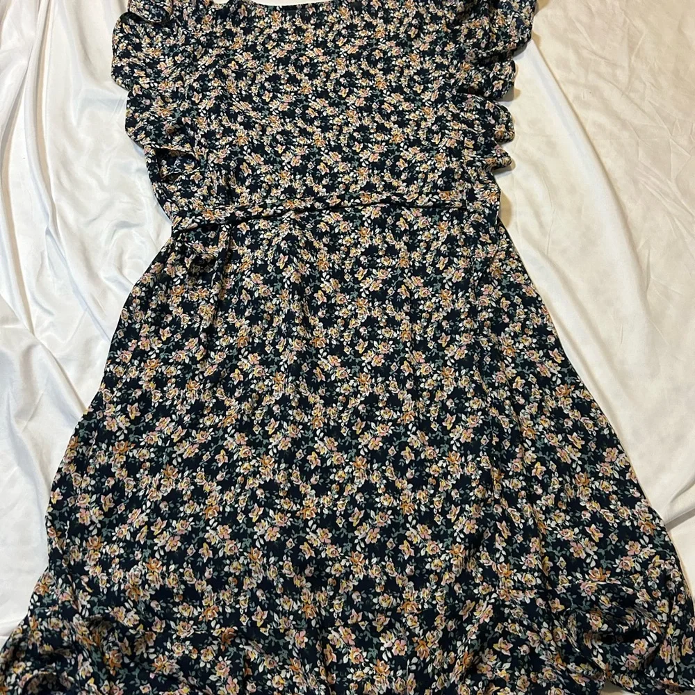 Max Studio Floral Print Ruffle Sleeve Tie Waist Dress Navy Pink Size 1X. NWOT - Picture 2 of 14